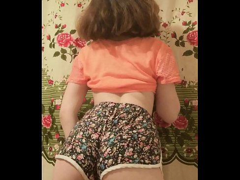 ❤️ Tânără sexy care se dezbracă de pantaloni scurți în fața camerei de filmat ❤❌ at ro.mouthporn.ru ❌️❤