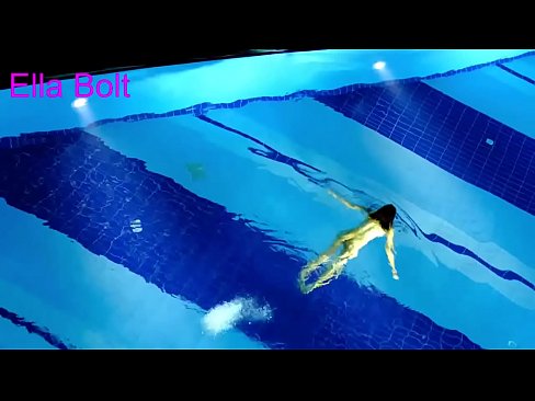 ❤️ Nu mă pot opri din privit, tânără blondă surprinsă înotând goală în piscina stațiunii ELLA BOLT ❤❌ at ro.mouthporn.ru ❌️❤