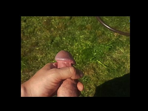 ❤️ O bunăciune fierbinte își face sex cu păsărica roz și ejaculează cu un squirt într-o grădină de vară ❤❌ at ro.mouthporn.ru ❌️❤