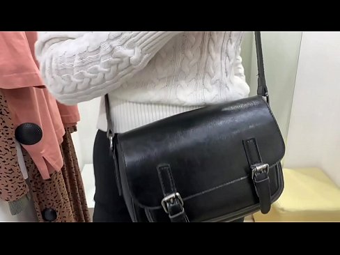 ❤️ Masturbarea în public a tinerei târfe FeralBerry cu un dildo în cabina de probă ❤❌ at ro.mouthporn.ru ❌️❤